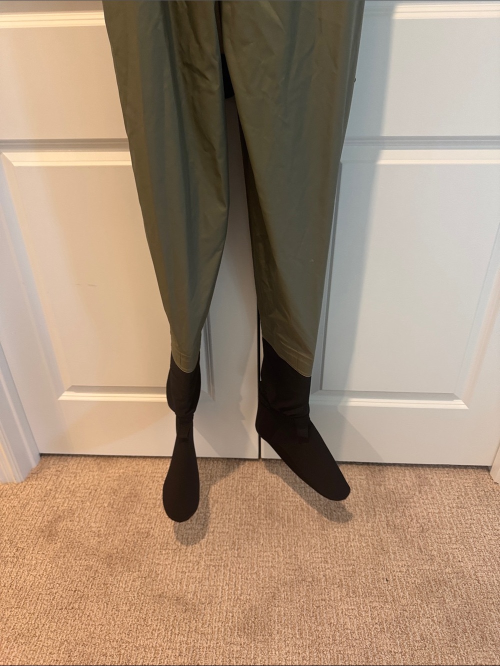 Caddis Men's Olive Chest Waders with Black Bib Pocket - Picture 5 of 10